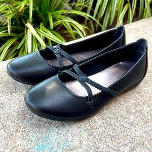 Northstyle black ballet flats, 39